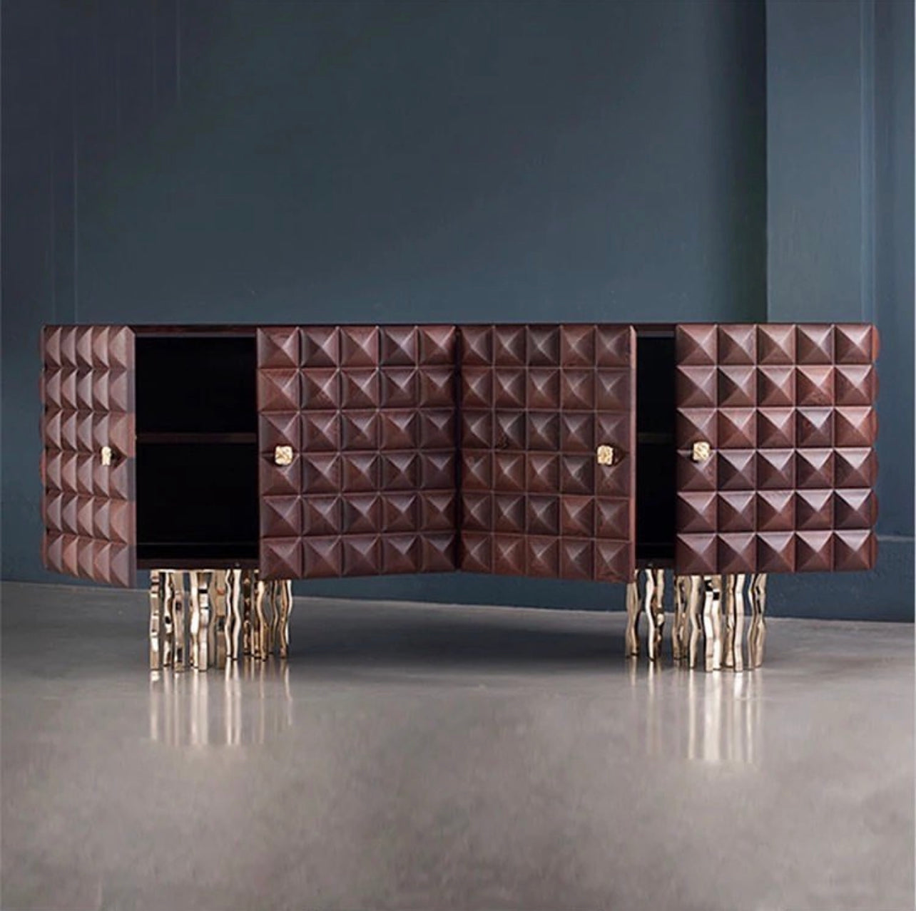 Vandelar Sideboard